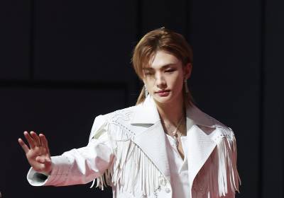 [포토] 스트레이 키즈 현진, 시크한 손인사