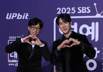 [포토] '틈만 나면' 유재석-유연석, 하트 받으세요