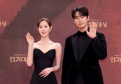 [포토]신슬기 윤박, 블랙으로 통일한 독수리 커플