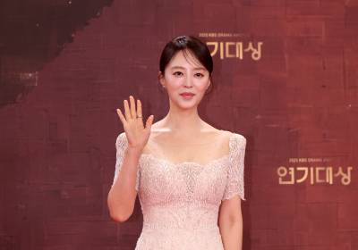 [포토]안연홍, 단아한 손인사