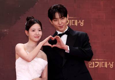 [포토]하승리 현우, 촬영중인 선배님 사랑합니다