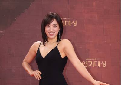 [포토]이미도, 드레스 입고 피트니스 포징