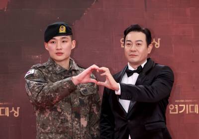 [포토]권지우-박용우, 군복과 턱시도라 더 현실감 가득