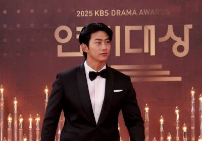 [포토]옥택연, 씩씩한 신랑입장처럼