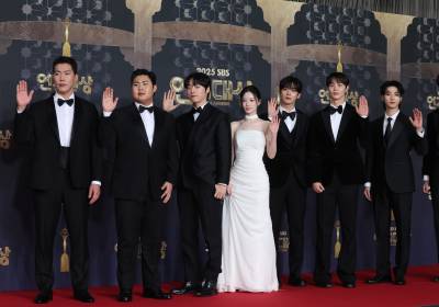 [포토] 트라이 팀, 축하공연 맡았습니다