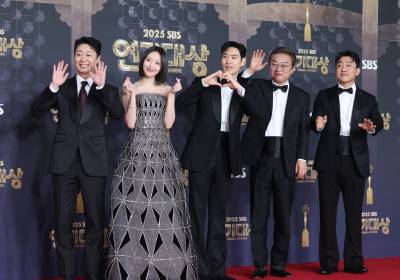 [포토] 모범택시3 팀, SBS 연기대상 왔어요