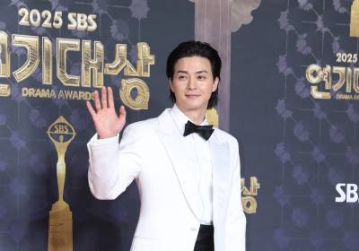 [포토] 김지훈, 턱시도 핏이 이렇게 잘 어울릴 일?