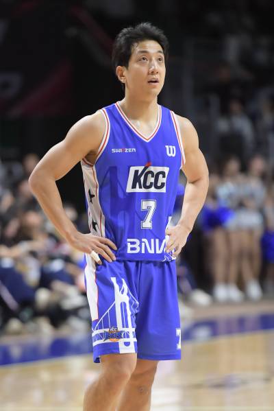 ‘완전체’ 없이 반환점 돈 KCC, 감독의 고뇌는 여전