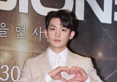 [포토] 틴탑 리키, 도도한 하트