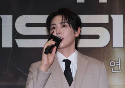 [포토] 인사말 하는 재윤