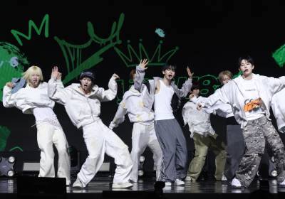 [포토] 아이덴티티, 멋진 '프리티 보이 스웨그' 무대