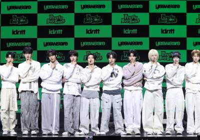 [포토] 아이덴티티, 유네버벳과 예스위아