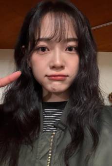 김세정, 자연스러운 웨이브 헤어… 또렷한 이목구비도 눈길 [AI포토컷]