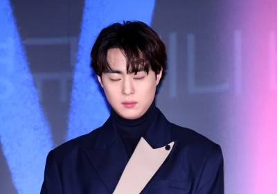 [포토]조병규, 기자간담회에 앞서 추모 묵념부터