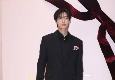 [포토] 몬스타엑스 형원, 슈트핏 잘 받는 냉미남