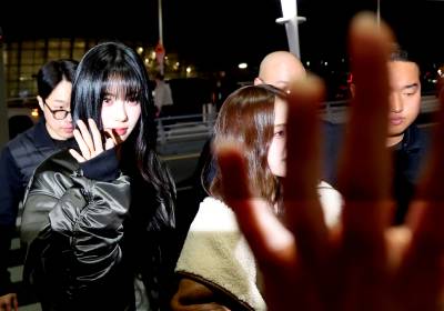 [포토]이즈나 코코. 손인사에 반갑게 화답