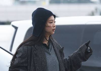 [포토] 제니, 모자에 장갑까지 '강추위 무장' 완료
