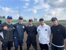 이적 닷새 뒤에 "형이랑 오키나와 갈래?" 후배들 체류비까지 모두 지원, '두산맨' 박찬호 벌써 선배미 뿜뿜