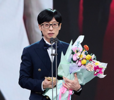 [왓IS] 유재석 든 꽃다발 뭐길래…화훼업계 “상처 줬다” 반발