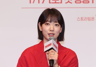 [포토] 인사말 하는 박신혜