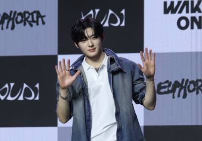 [포토] 알파드라이브원 상현, 반가운 손인사