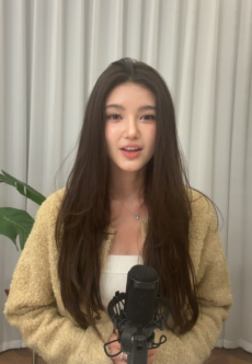 다니엘, 뉴진스 멤버 언급하며 “나의 두 번째 가족…갈라놓을 수 없어” [왓IS]