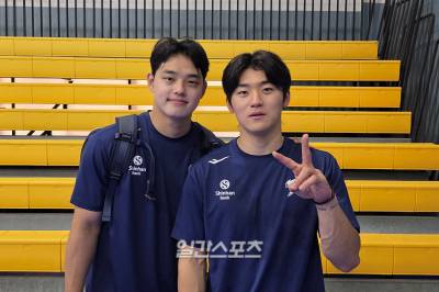 '문·김 대전'에서 '문·김 듀오'로, "동주가 던지고 도영이가 막는 낭만, WBC에서 의기투합" [IS 인터뷰]