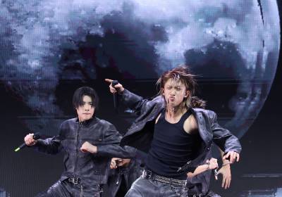 [포토] 롱샷, 파워풀한 안무