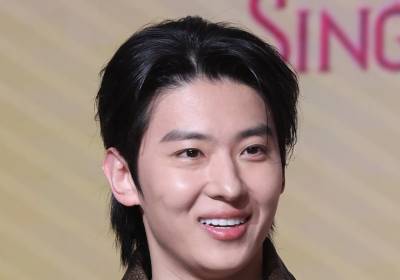 [포토] 덱스, 미소에 사르르 추위가 녹아