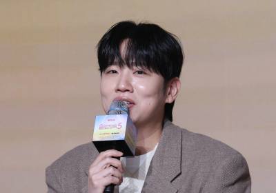 [포토] 인사말 하는 한해