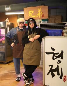 [단독] 영포티클럽파티서 놀던 DOC 이하늘&정재용, 곱창집 사장님 된 사연은 [IS인터뷰]