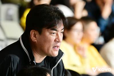 위기의 한국 여자배구, 차상현 감독 "어깨 무겁다. 팀워크부터 다시" [IS 인터뷰]