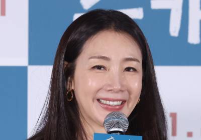 [포토] 인사말 하는 최지우