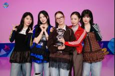 에이핑크 컴백 첫 음방 1위 “데뷔 16년 차에 큰 상 감사”