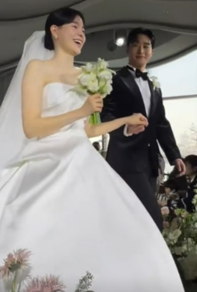 진정선, 훈남 고등학생 동창과 결혼…이현이 축사 “울지 않기 위해”   