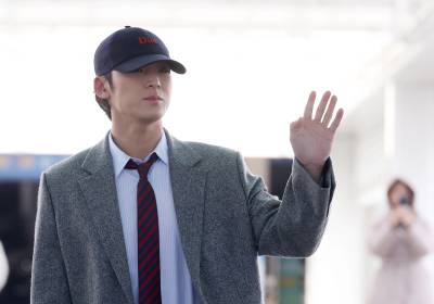 [포토]세븐틴 민규, 출국장에 온기를