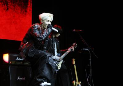 [포토] 에이엠피 하유준, 화끈한 '패스' 무대