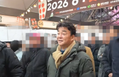 백종원, 논란 8개월만 지역 축제서 포착…‘흑백2’ 타고 방송 복귀하나 [왓IS]