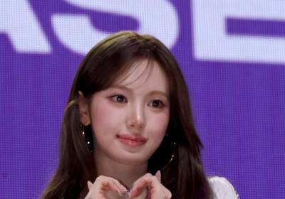 [포토]키키 수이, 하트보다 미모