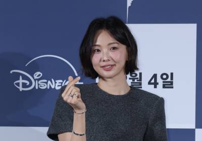 [포토] 금새록, 사랑스러운 손가락 하트