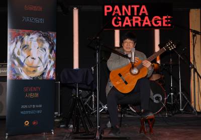 [포토] 김창완, 제 노래 들려드리겠습니다