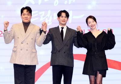 [포토]김형묵 박기웅 소이현, 커튼콜같은 포토타임