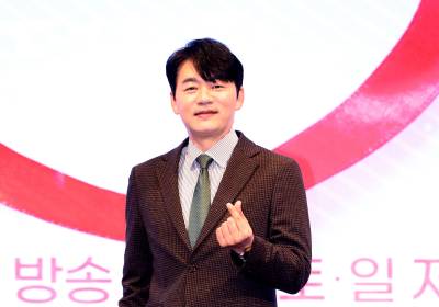 [포토]김승수, 꽃중년의 수줍은 하트