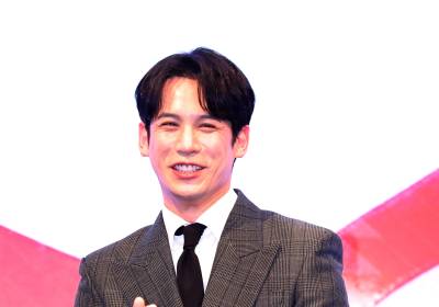 [포토]박기웅, 하트는 어색해