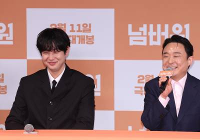 [포토] 최우식, '태용 감독님의 칭찬은 부끄러워'