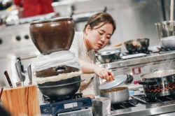 윤주모 ‘편의점 부실 도시락’ 논란에…“맛없어 보이게 찍혀” 해명 [왓IS]