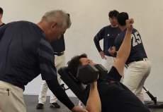 부상 악몽에 시달린 롯데, '관장님 포스' 히사무라 코디네이터와 시작하는 훈련 [IS 타이난]