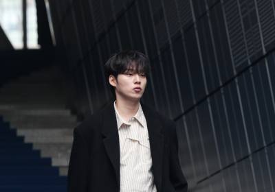 [포토] 멋진 색감의 패션 선보이는 윤재찬