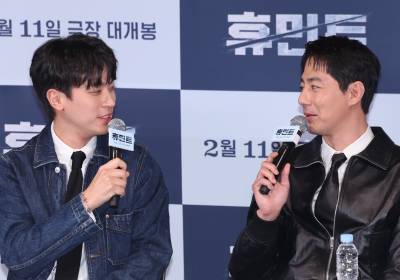 [포토] 박정민, '조인성 형은 바라만 봐도 좋아요'