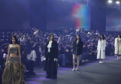 [포토] 서울패션위크 '한나신' 오프닝쇼, 많은 관객 앞에서 선보이는 피날레